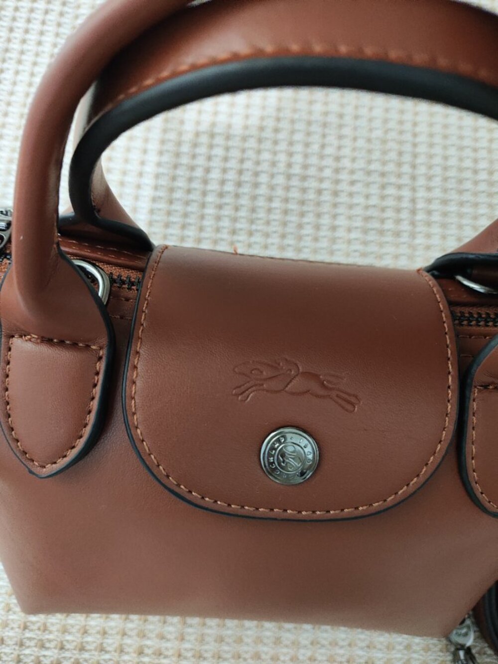 Longchamp cognac-colored handbag with shoulder strap - Picture 10 of 15